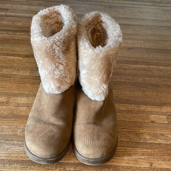 GUESS FURRY TAN SUEDE BOOTS RHINESTONES 9-1/2m - Picture 5 of 9